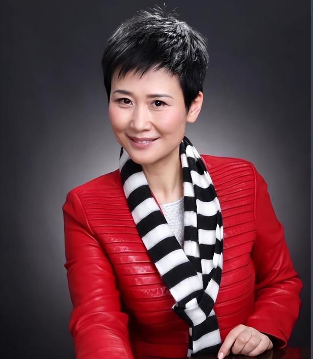 1997年，李鹏总理全家在玉泉山游玩，难得团聚，女儿女婿罕见出镜