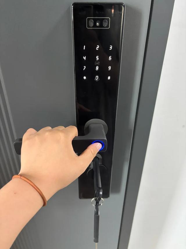 我把机械锁换成指纹锁，终于摆脱了钥匙噩梦！这些区别太真实！