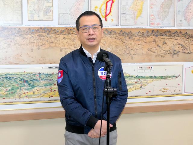 第四次大辩论落幕，张亚中不负众望获得认可，郑丽文表现一言难尽