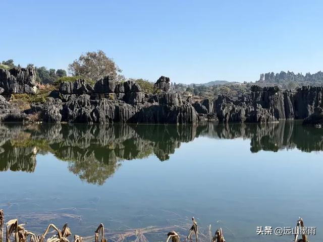 走石林仙女湖、观雷打石石林，徒步穿越绵延石林间，我们惊叹不已