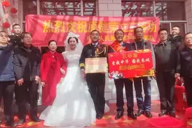 “囍”上加“喜”！长治1现役军人在婚礼现场收到三等功喜报图片