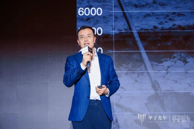 2000+人次 70余位大咖辩AI下半场	，2025甲子引力年终盛典圆满落幕