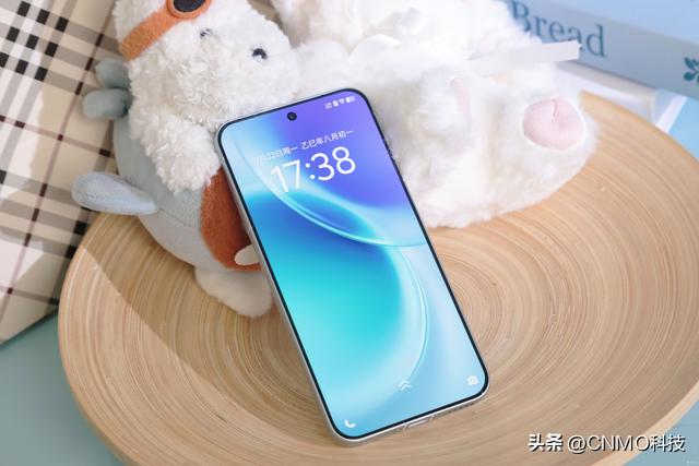 vivo X300图赏：治愈色彩搭配丝绒触感 上手就忍不住想“Rua”！