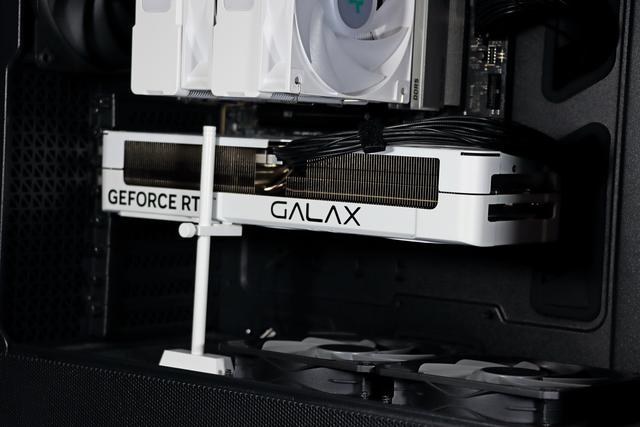 DLSS 4 & 3 有多大提升？影驰 RTX 5080 金属大师 白金版 OC 实测