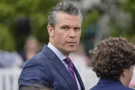 “美国现役海军陆战队正高度戒备”图片