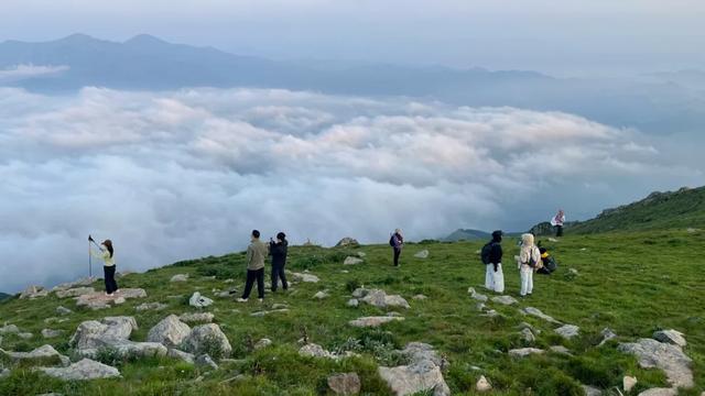 周末夜爬东灵山：于北京之巅邂逅日出云海之壮美