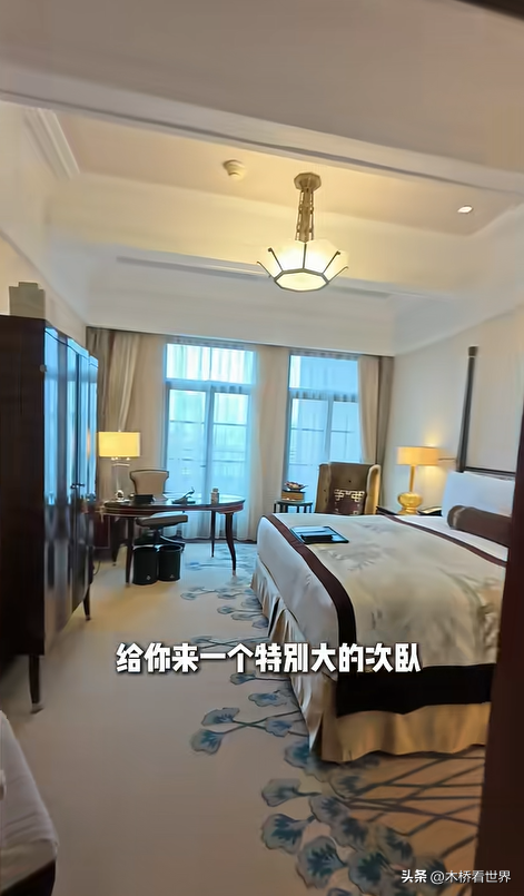 上海小伙住和平饭店总统房，10万一晚劳斯莱斯接送，奥巴马也住过