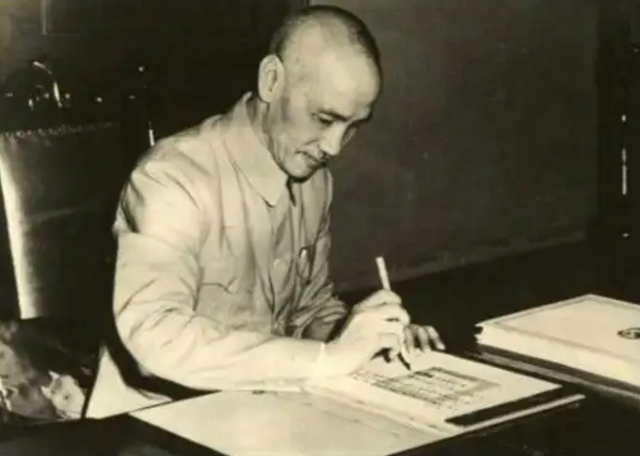 1955年蒋介石指着十大元帅名单，对夫人苦笑：这个人太厉害了！