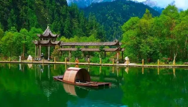 探秘宕昌：陇上仙境的自然奇观之旅