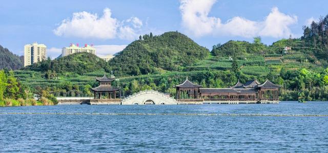 国庆假期反向游，7个避堵目的地，游客密度低，体验更佳