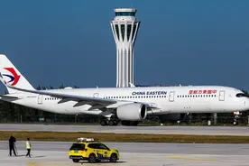 一声警示，却无人谨慎：山东航空客机偏出跑道事件调查图片