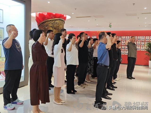 开封市华侨公墓管理处党支部赴开封警察博物馆参观学习