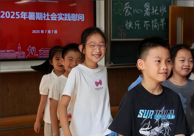 教育部扔下重磅炸弹：2026年开始	，全国一律不准再买校外商业试卷