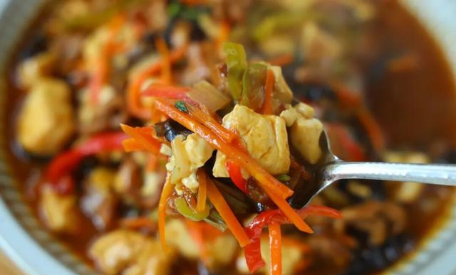 这道家常菜，小朋友吃完第二天还要再吃，简单炒一盘，超级下饭！