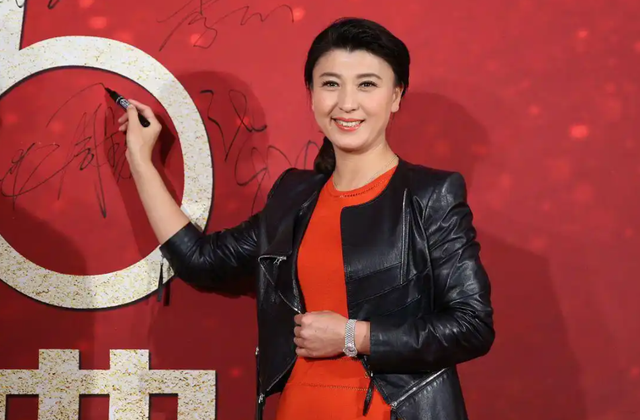 一级演员闫学晶塌房，她做错了两件事