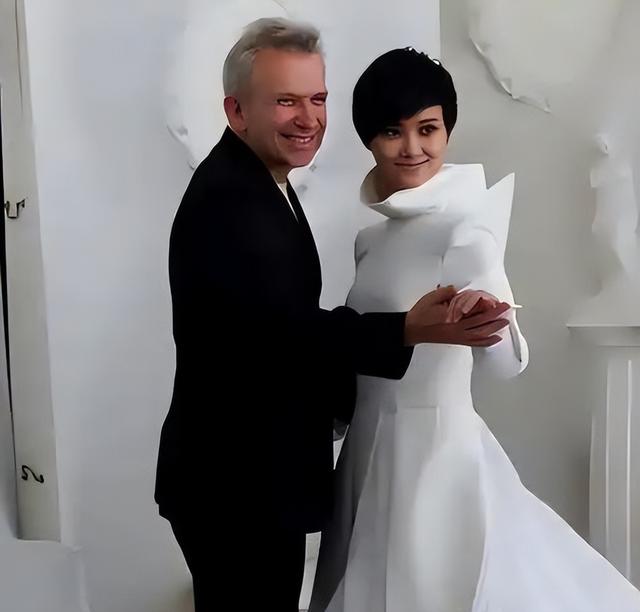 嫁法国老头真相大白6个月，41岁李宇春近况太意外	，宋佳没说谎