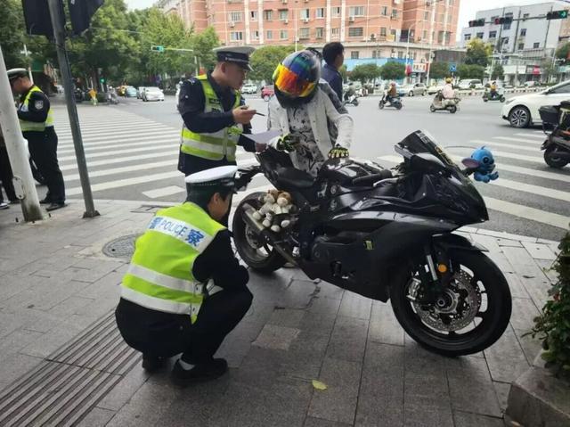 持有C1驾照注意！只需150元增驾！二轮、三轮、四轮车都能驾驶