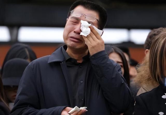 舅舅96年坐牢前买下京城5栋四合院，十年后出狱一看，当场懵了