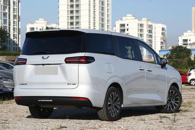 试驾五菱星光730	，售价7万多的MPV，真让我一肚子话要说