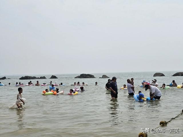 海边有什么，浪花朵朵，沙滩柔柔，人群多多，海水爽爽