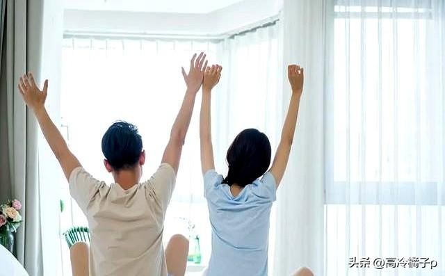 两性交往，要想刺激女人的荷尔蒙，只需记住这六点绝对让她上头
