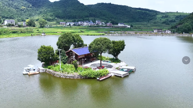遵义憋屈的岛上人家，古寺改建而成环境优美，意欲开发却担心环保
