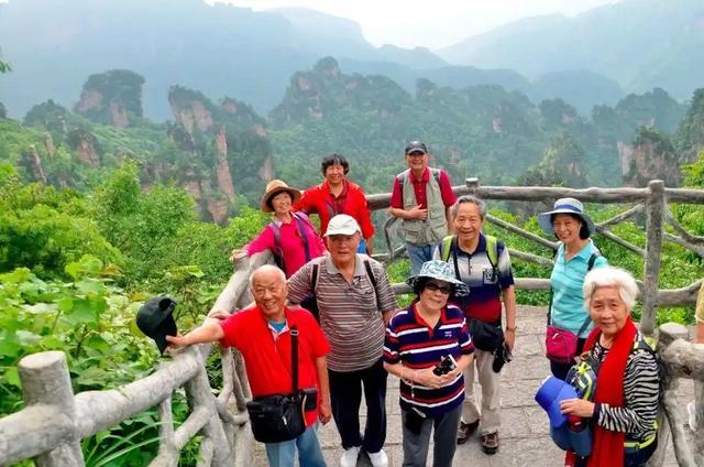 太姥山有电梯,泰山有机器人!银发旅游带动消费,60岁玩出新人生
