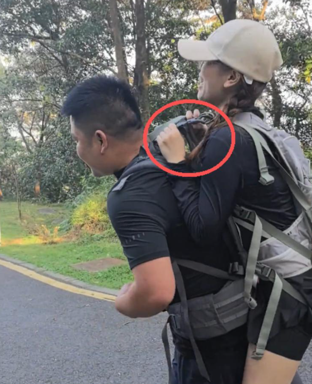 广东女子登山脚崴，被陌生小伙背40分钟下山，恶心的一幕出现了