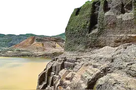 缅甸翡翠藏身雾露河图片