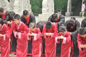 农村老话说“拜三不拜四 拜四要出事”那么在什么场合该如何“拜”图片