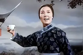 “阿庆嫂”扮演者洪雪飞，因“走穴”撒了个谎，53岁命丧戈壁图片