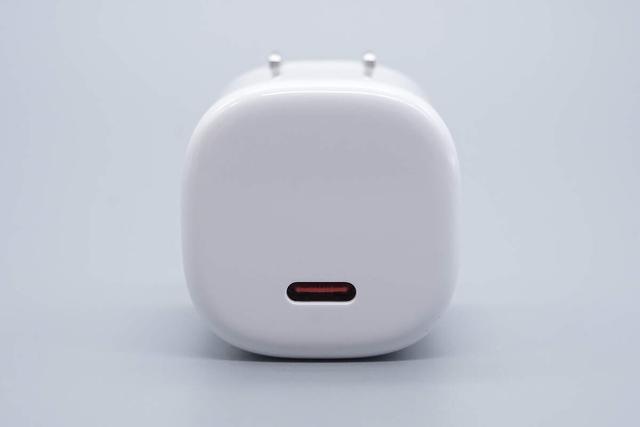 小米新款45W氮化镓小布丁充电器拆解，这些不同点需要注意