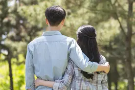 （完结）深夜十二点，我老公在一个女主播的床上，还光着身子！图片