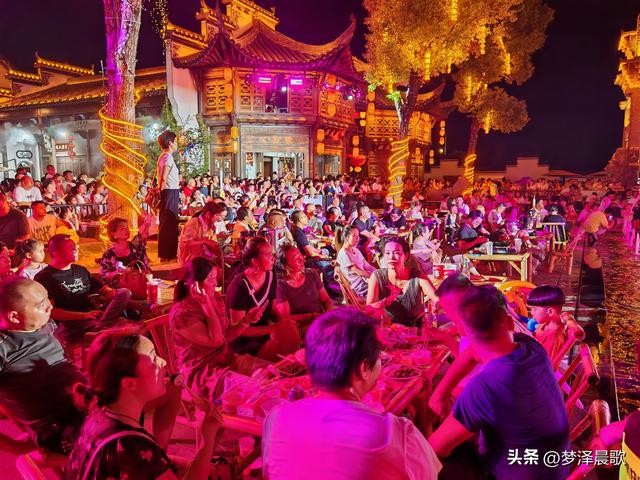 湖北云梦：万盏华灯映水街 祥云湾畔夜未央