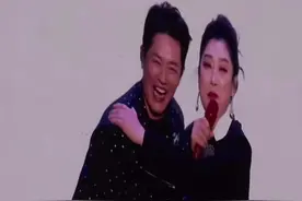 凤凰传奇常州演唱会粉丝大合唱，玲花完全插不上嘴，场面震撼图片