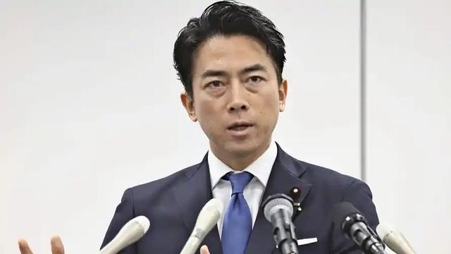 中日是战是和？敌国条款已定，王毅送东京一句话，小泉亮最新立场