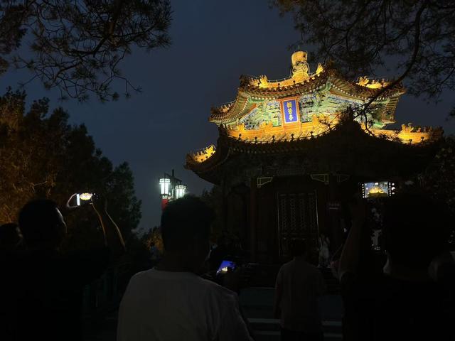 焕活中轴 | 景山紫禁之巅，望光影中轴
