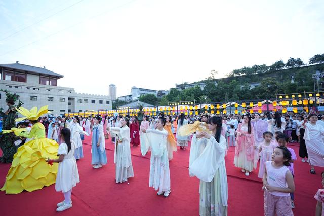 庆城岐黄周祖盛宴引爆盛夏 五万游客共赴狂欢