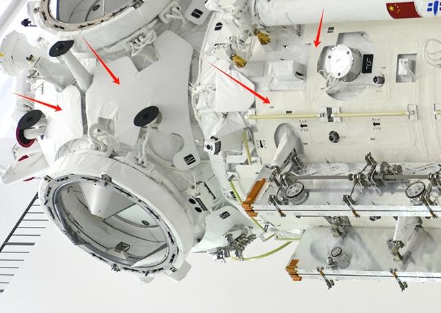 神舟二十飞船遭撞击，罪魁祸首是谁？航天员如何平安回地球？