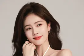 白鹿最新代言美照来袭，简洁长裙每一套都很美丽大方图片