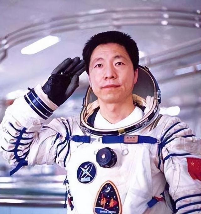 杨利伟夫人温柔美丽，被婆婆一眼看中，为丈夫放弃工作毅然随军！