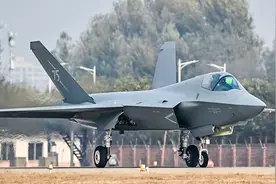 歼-35A正式官宣，命名格式意味深长：航母新舰载机上舰指日可待？图片