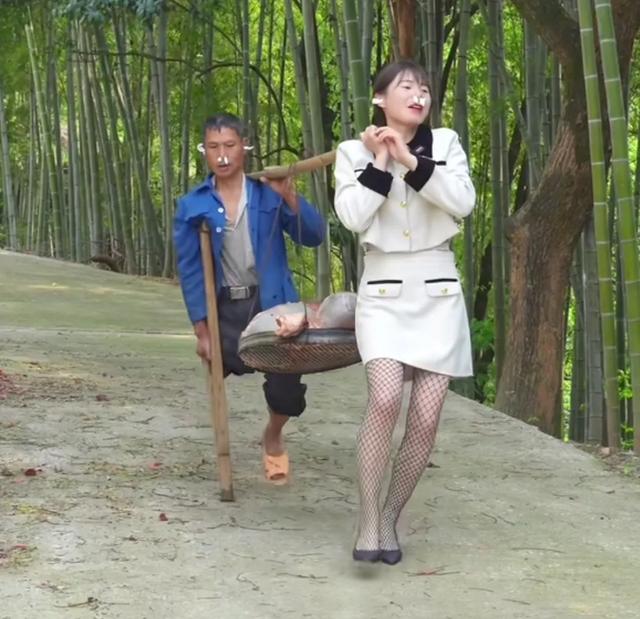 小马云十年后长大，跟着表哥拍视频为生，想娶媳妇