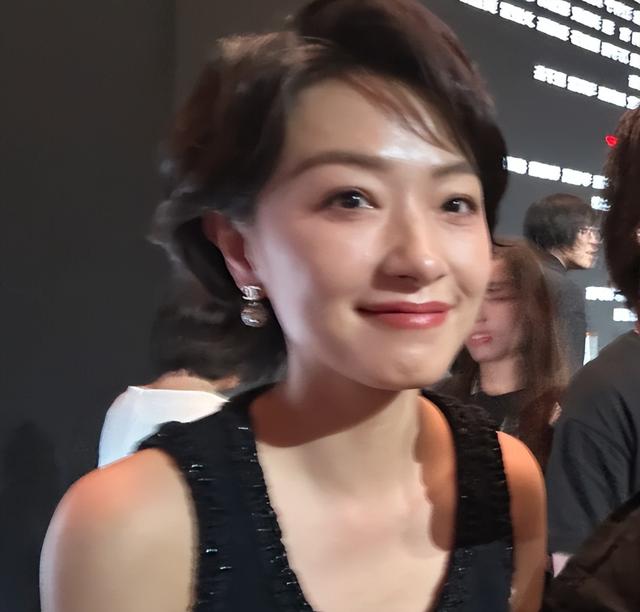 青海这一夜：万茜腰臀比无敌了，张颂文大佬气场，惠英红太惊艳