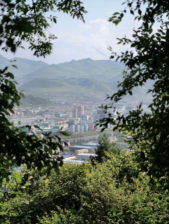 一桥跨两国，一眼望双城：长白口岸漫游记