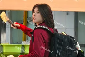 北体食堂偶遇吴艳妮本人又高又瘦又美很元气，饭量很大胃口超好。图片