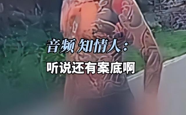 无牌奥迪加塞恐吓女子后续！纹身男身份被扒，难怪嚣张，恐被拘留