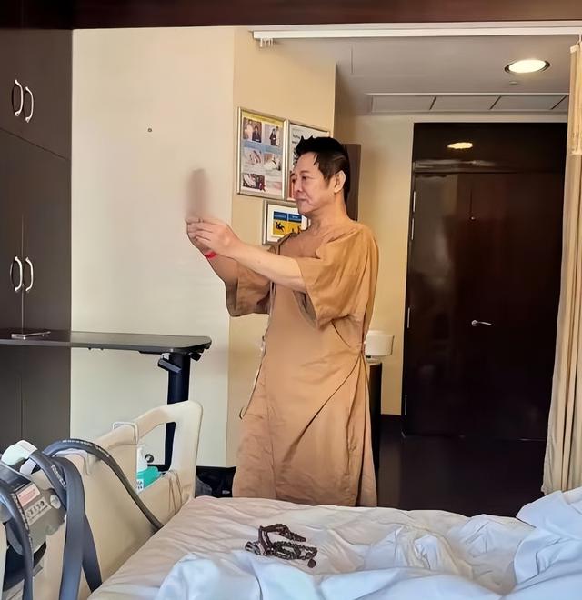 李连杰手术3天后，恶心的一幕发生了，千万保命珠反引来网友群嘲