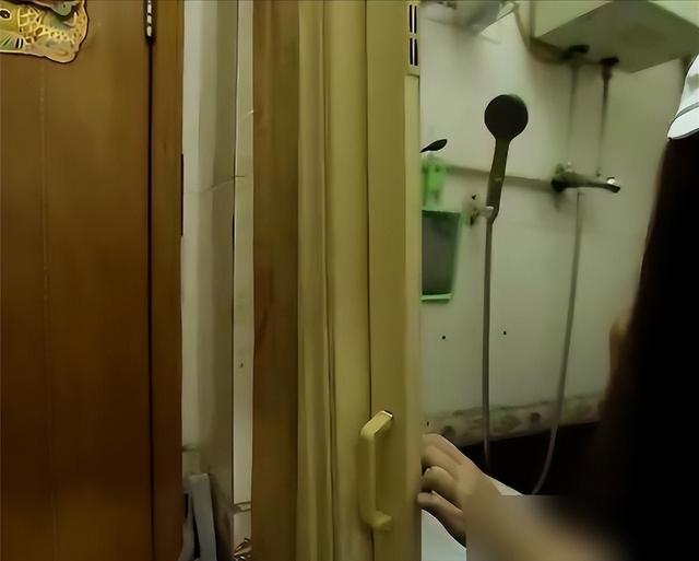 香港一女姑娘火了,蜗居6㎡小屋,月租仅7k,那叫一个岁月静好