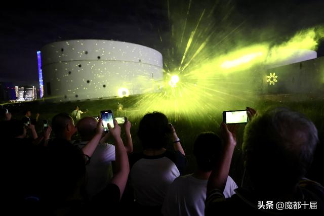 周边商场瞬时客流破纪录！上海国际光影节点亮消费新场景